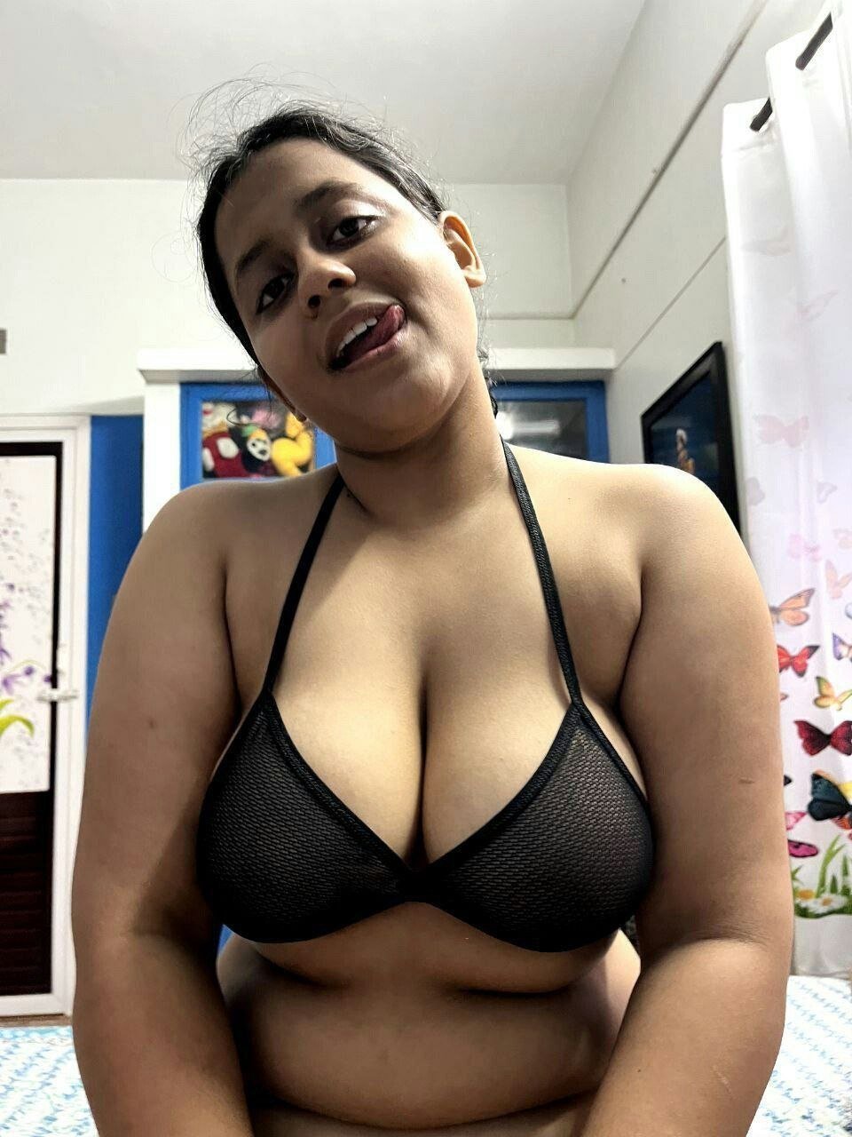 Hi Dear hot aunty full open sex service available